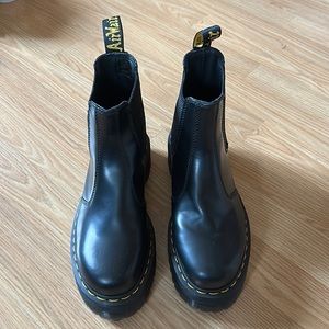 NWOT DR. MARTENS 2976 Quad Platform Black Womens Chelsea Boots